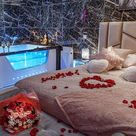 Magnifique Loft / Spa En Face De La Cathedrale ! Нарбонн Екстер'єр фото