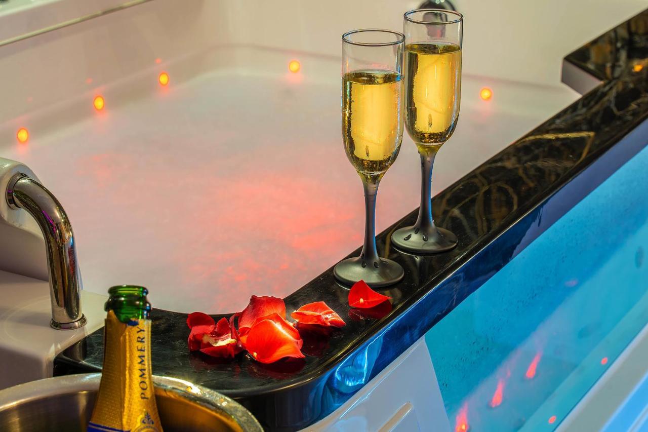 Magnifique Loft / Spa En Face De La Cathedrale ! Нарбонн Екстер'єр фото