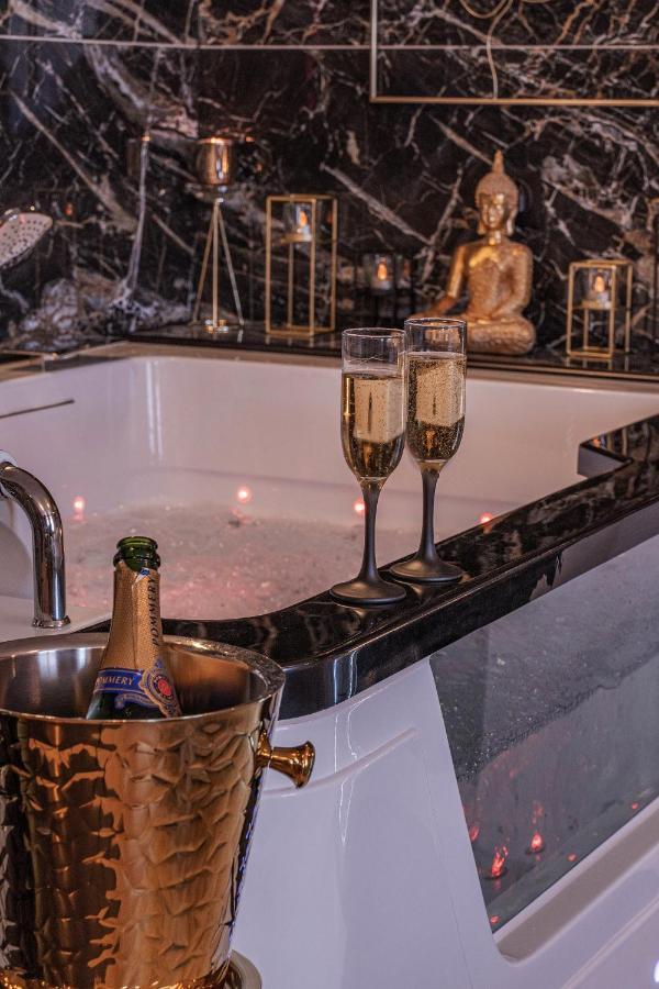 Magnifique Loft / Spa En Face De La Cathedrale ! Нарбонн Екстер'єр фото