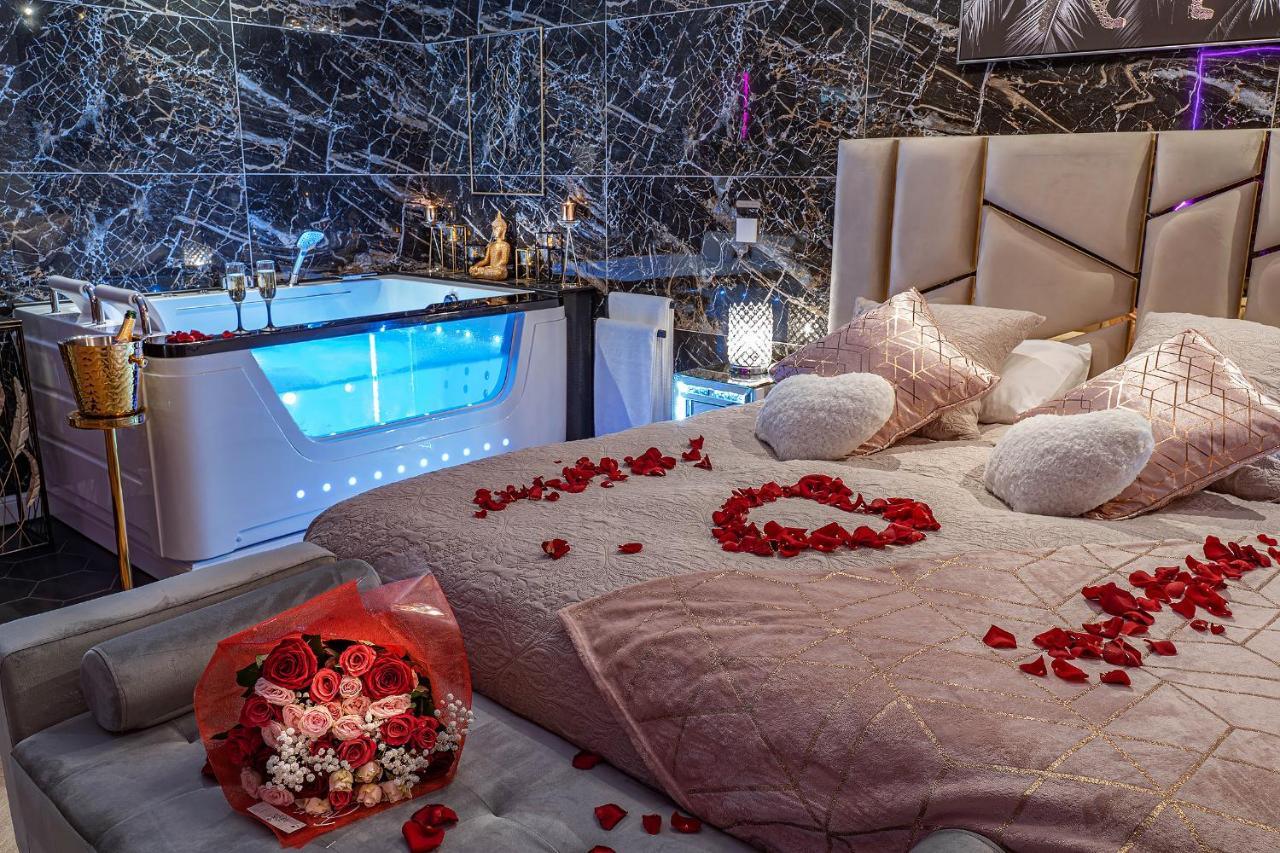 Magnifique Loft / Spa En Face De La Cathedrale ! Нарбонн Екстер'єр фото