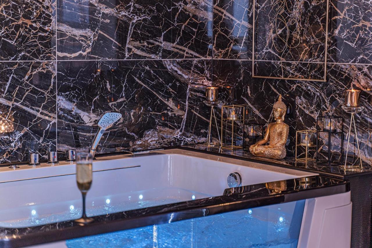 Magnifique Loft / Spa En Face De La Cathedrale ! Нарбонн Екстер'єр фото