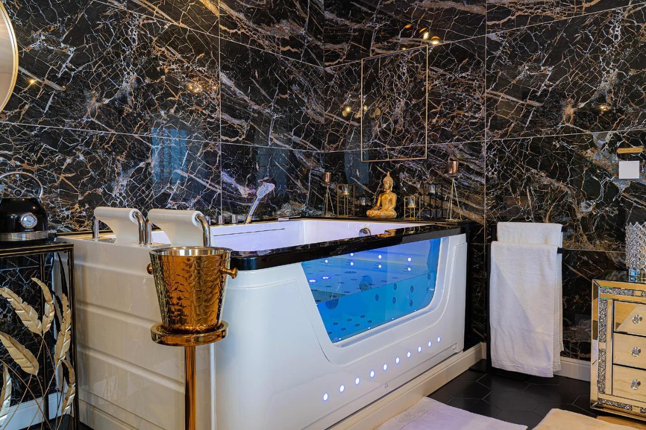 Magnifique Loft / Spa En Face De La Cathedrale ! Нарбонн Екстер'єр фото